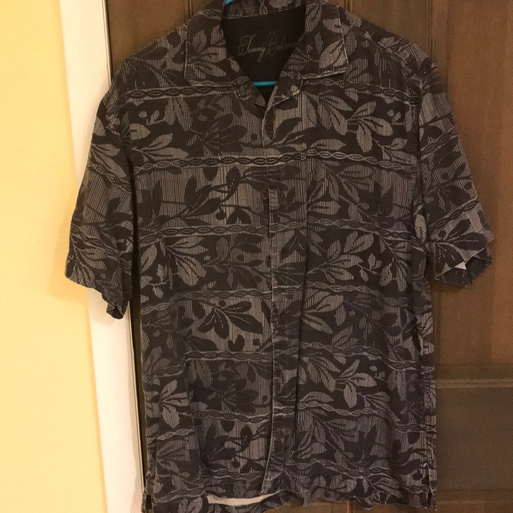 Tommy Bahama floral print medium button down shirt